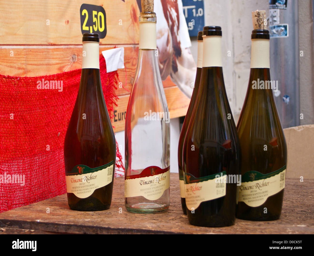 Leere Flaschen auf Meissner Weinfest, Wein Festival, Meißen, Sachsen,  Sachsen, Deutschland Stockfotografie - Alamy
