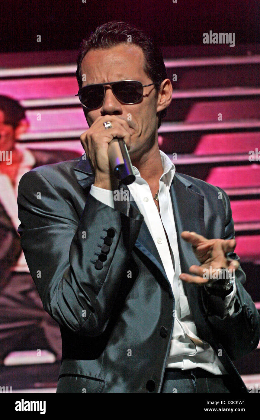 Marc Anthony führt im José Miguel Agrelot Coliseum als Bestandteil seiner Iconos Tour Peurto Rico - 16.10.10 Stockfoto