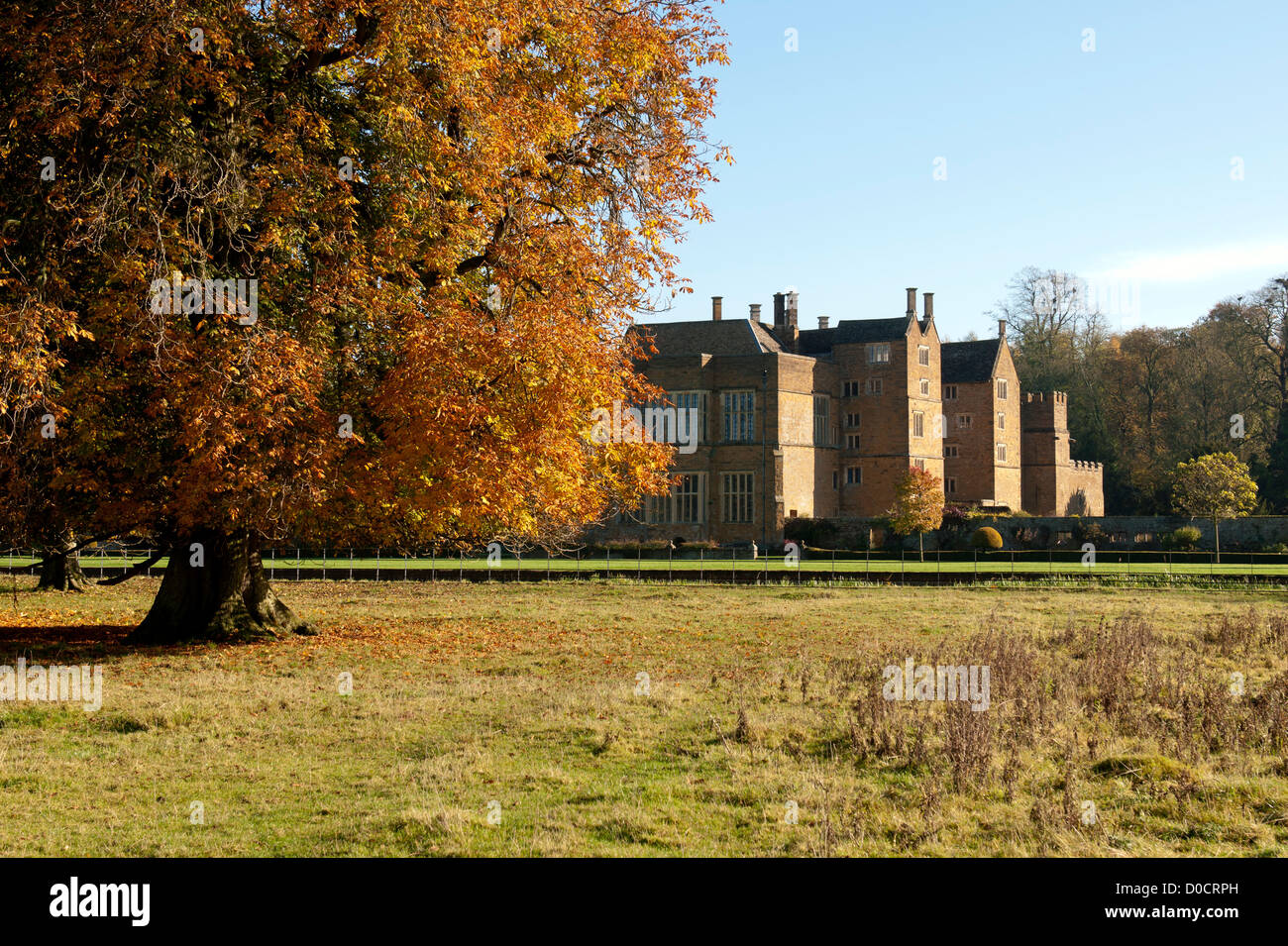 Broughton Schloss im Herbst, Oxfordshire, Vereinigtes Königreich Stockfoto