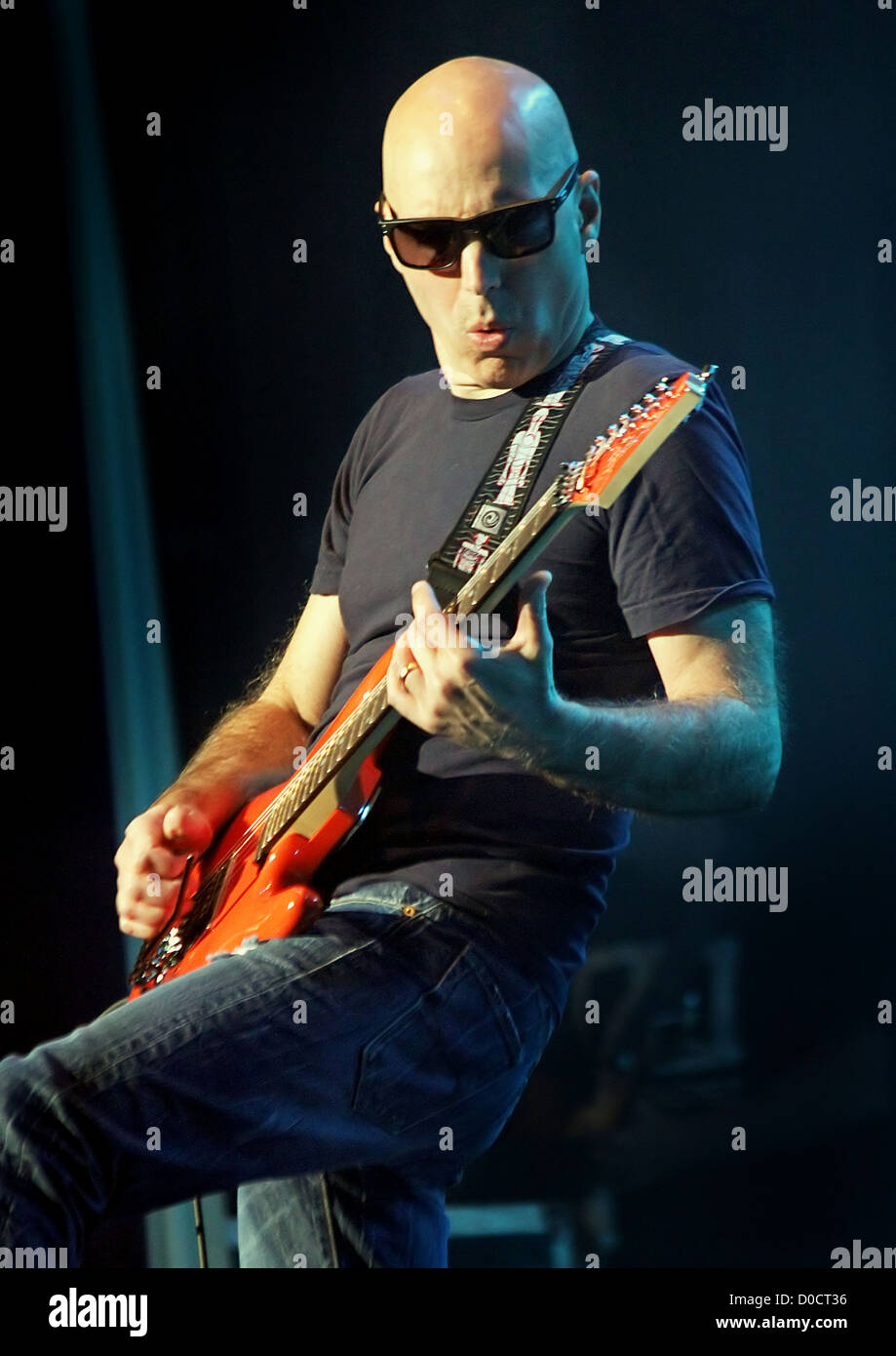 Joe Satriani durchführen, in der ersten Nacht von seiner UK-Tour in Manchester Apollo Manchester, England Stockfoto