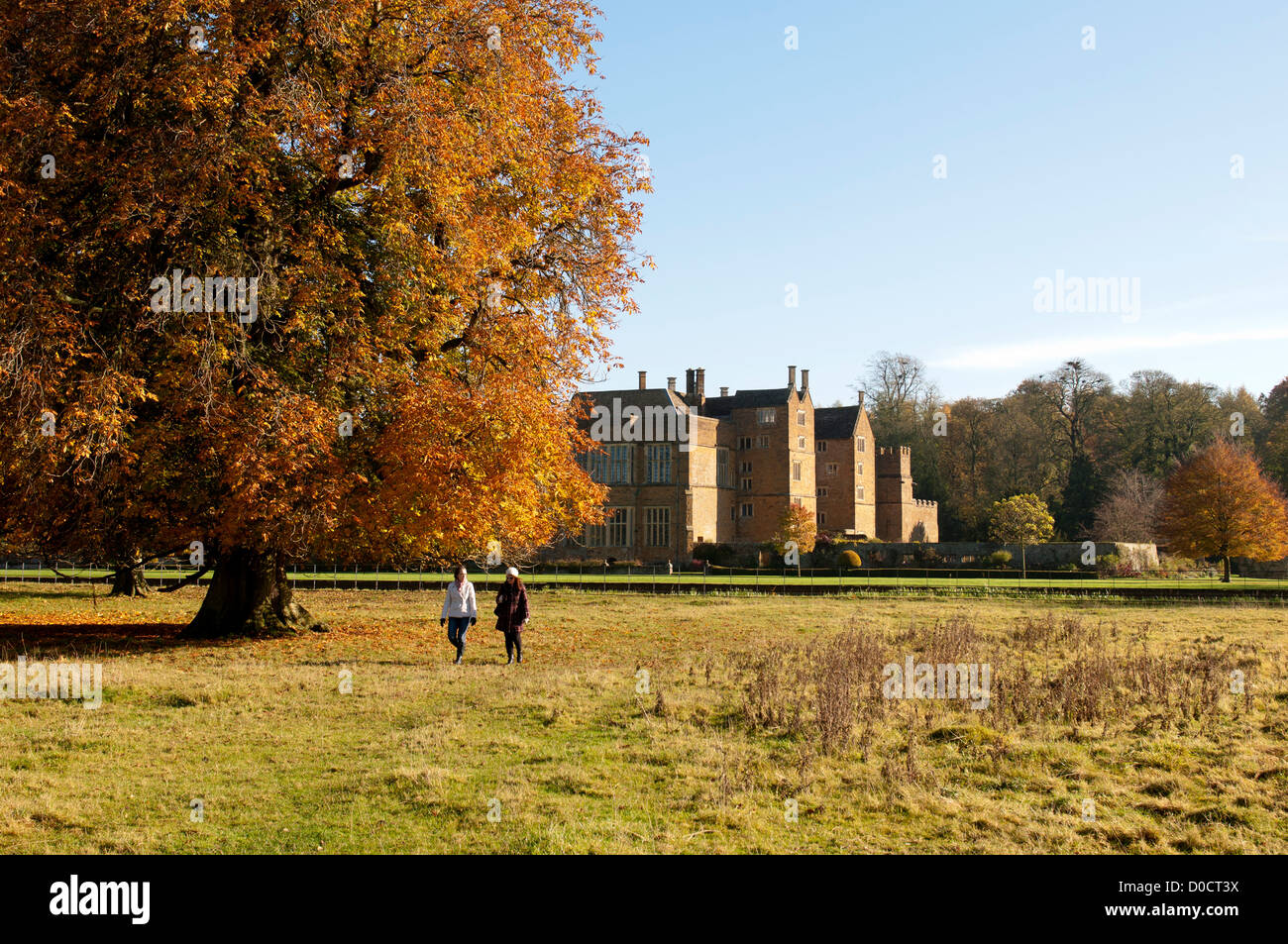 Broughton Schloss im Herbst, Oxfordshire, Vereinigtes Königreich Stockfoto