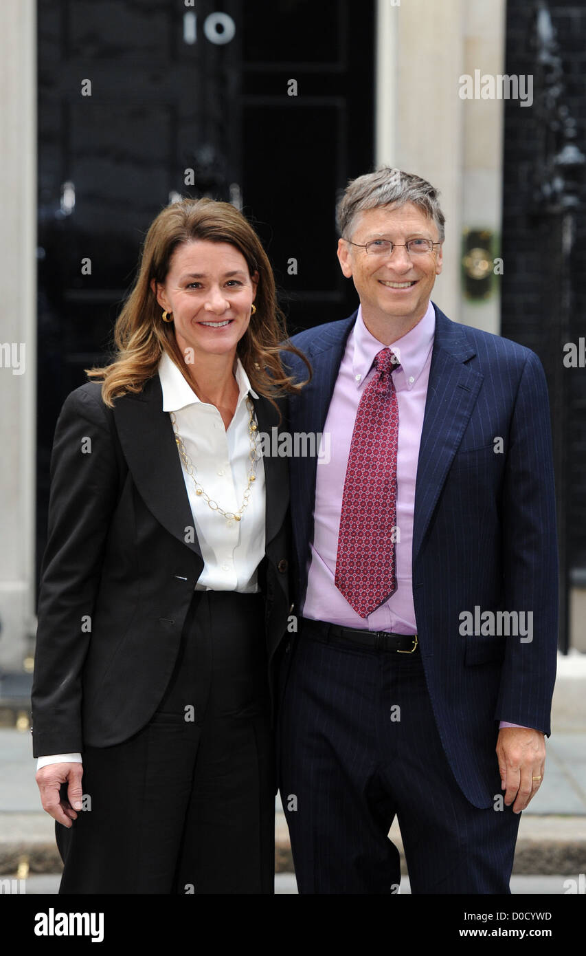 Meliinda Gates und Bill Gates verlassen 10 Downing Street nach einem Treffen mit dem britischen Premierminister London, England - 18.10.10 Stockfoto