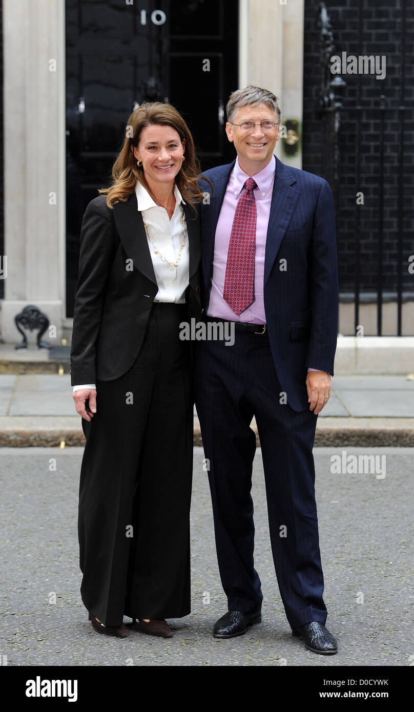 Meliinda Gates und Bill Gates verlassen 10 Downing Street nach einem Treffen mit dem britischen Premierminister London, England - 18.10.10 Stockfoto