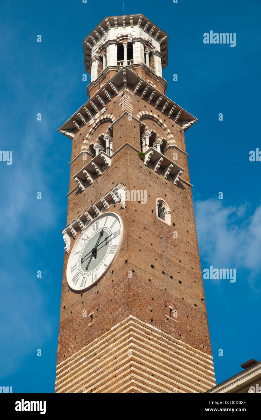 Torre dei Lamberti (1463) Piazza Delle Erbe square Altstadt Verona City Veneto Region Nord Italien Europa Stockfoto