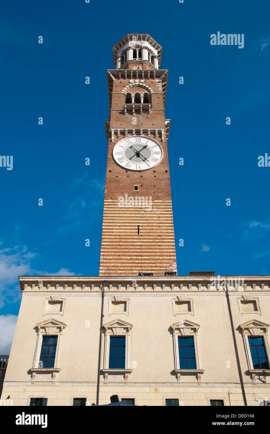Torre dei Lamberti (1463) Piazza Delle Erbe square Altstadt Verona City Veneto Region Nord Italien Europa Stockfoto