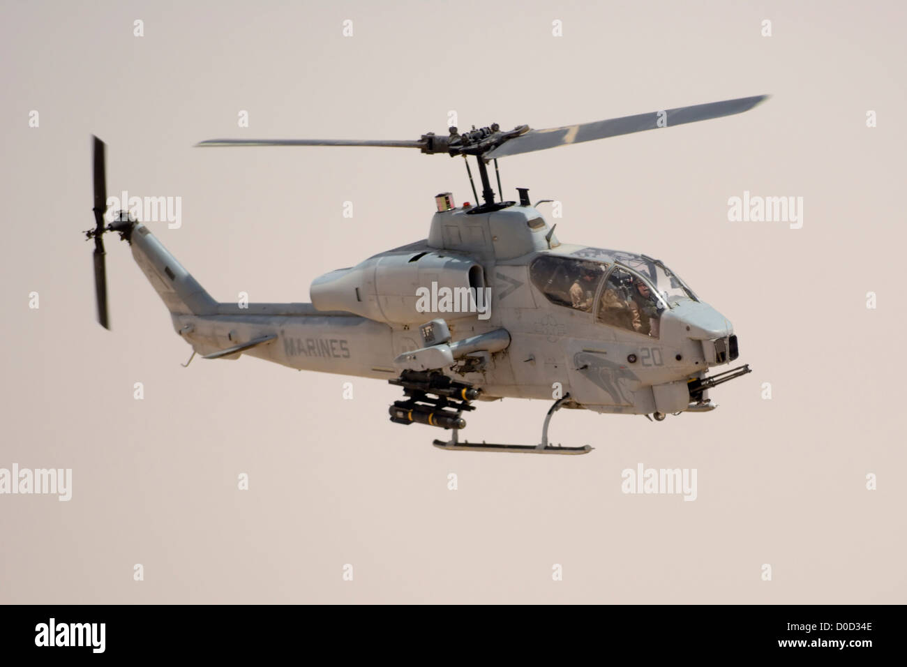 US Marine Corps AH-1W Super Cobra macht einen Angriff ausführen Stockfoto