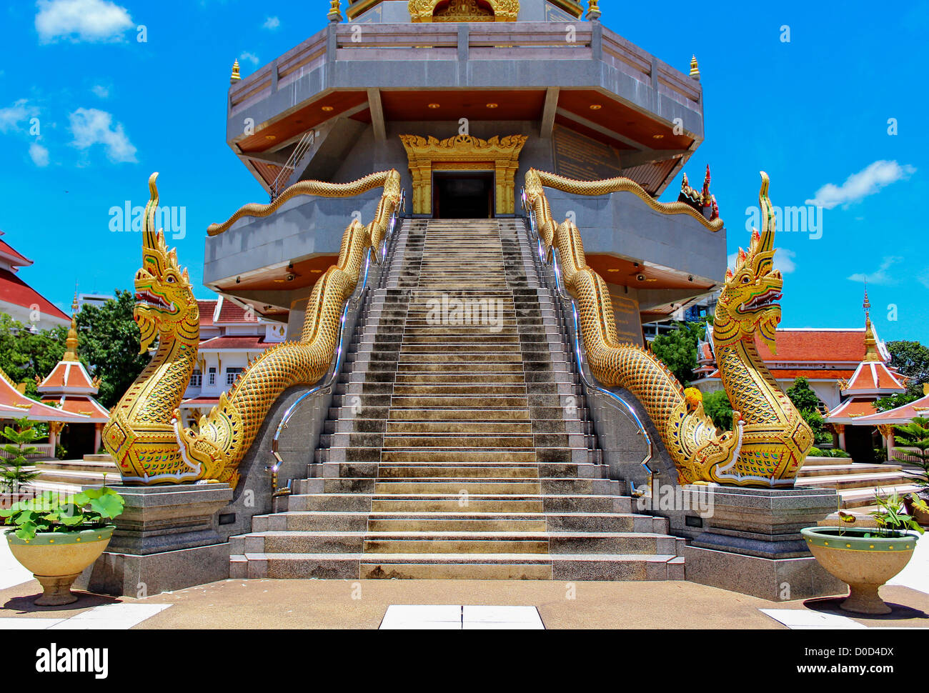 Thailändische Kunst, Naka-Statue auf Treppe Geländer am thailändischen buddhistischen Pagode, Udornthani Provinz, Nordosten, Thailand Stockfoto