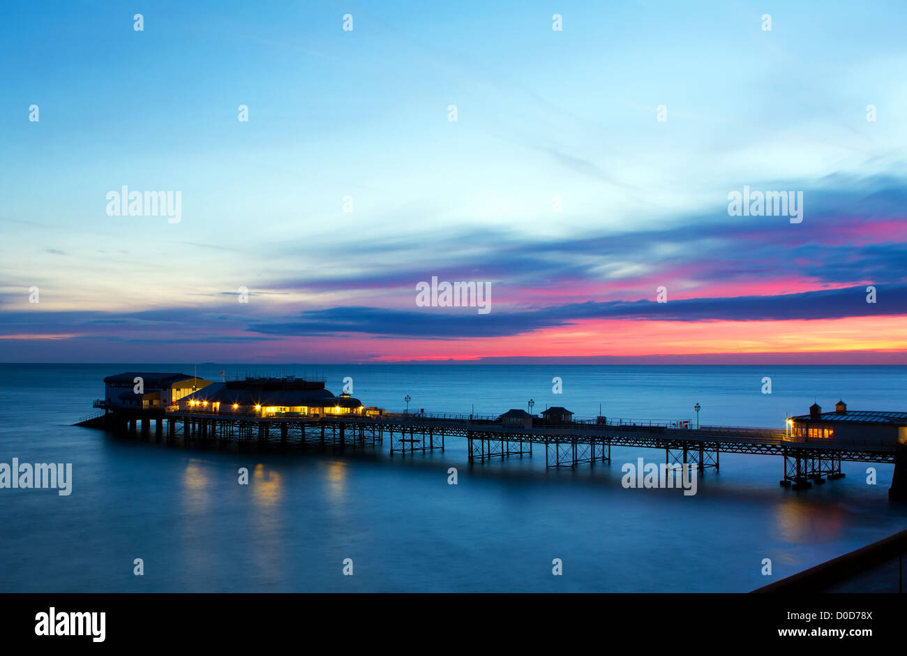 Sonnenaufgang am Pier in Cromer, Norfolk, East Anglia Stockfoto