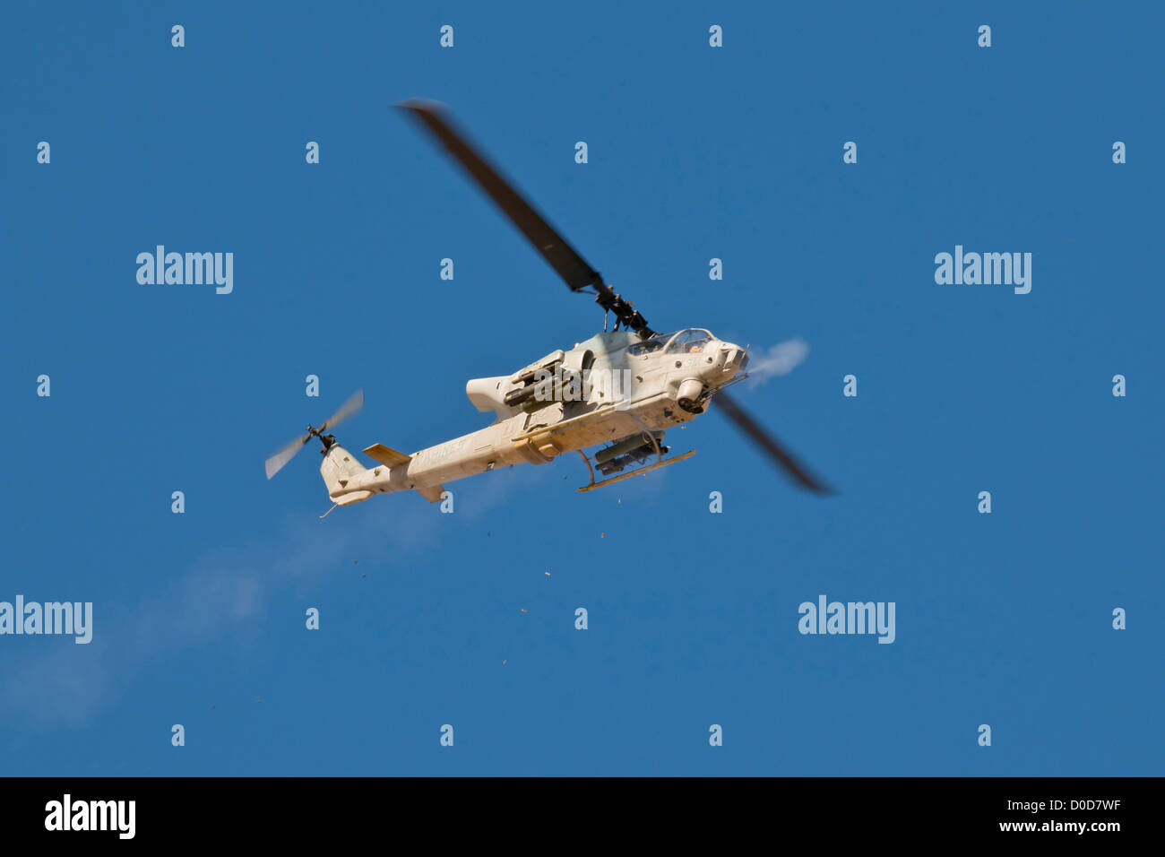 Marine Corps AH-1W Super Cobra Feuer 20-mm-Geschütz Stockfoto