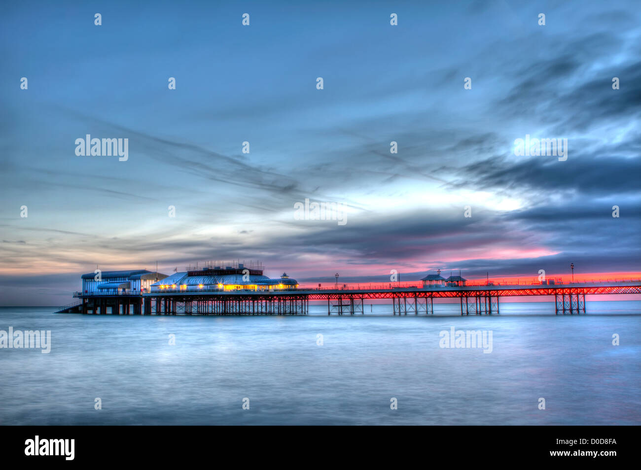 Sonnenaufgang am Pier in Cromer, Norfolk, East Anglia Stockfoto