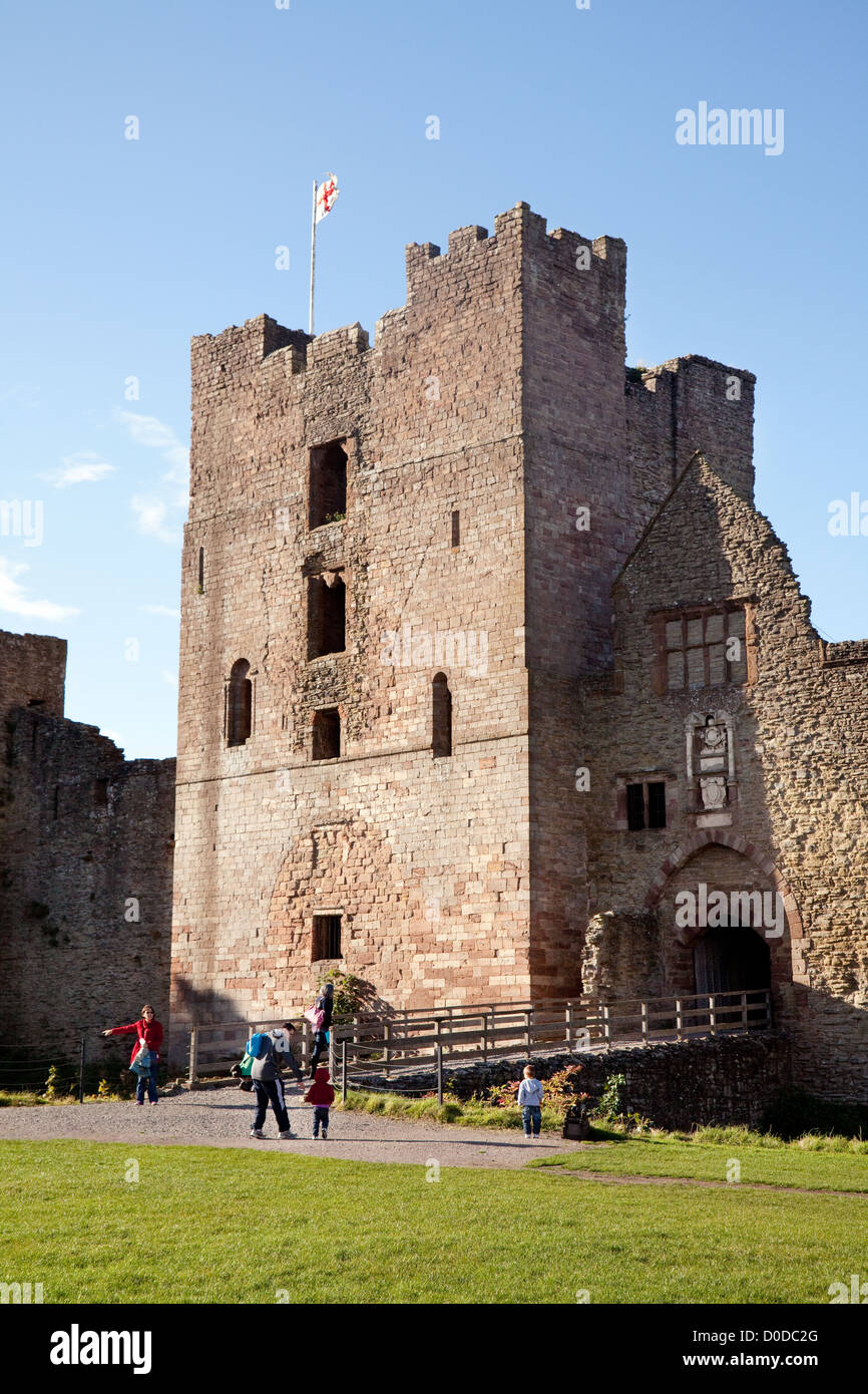 Ludlow Castle, Shropshire - Bergfried und Eingang zu den Ruinen des 11. Jahrhundert, England UK Stockfoto