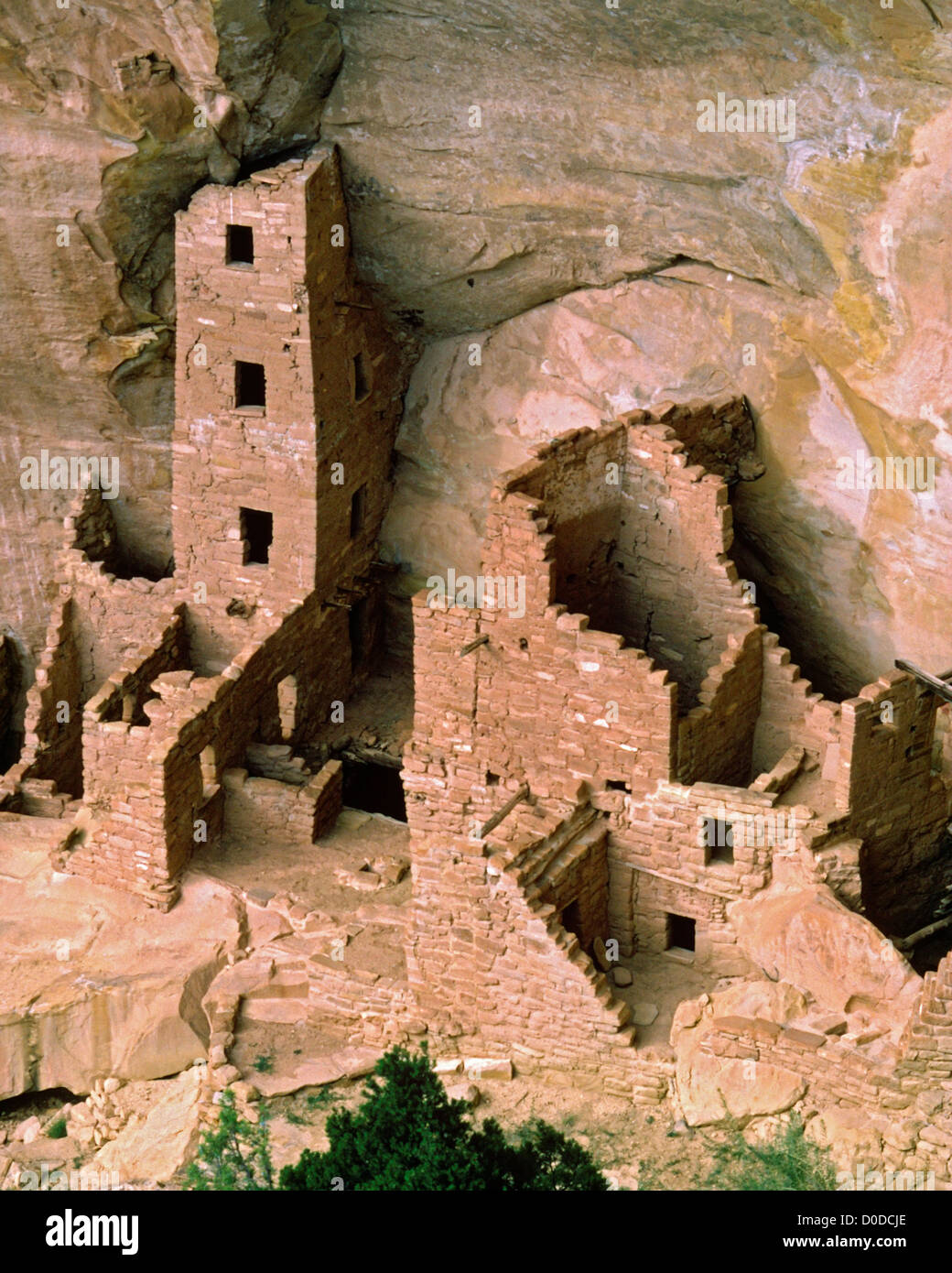 Alten Anasazi Ruinen inmitten der Klippen von Mesa Verde Stockfoto
