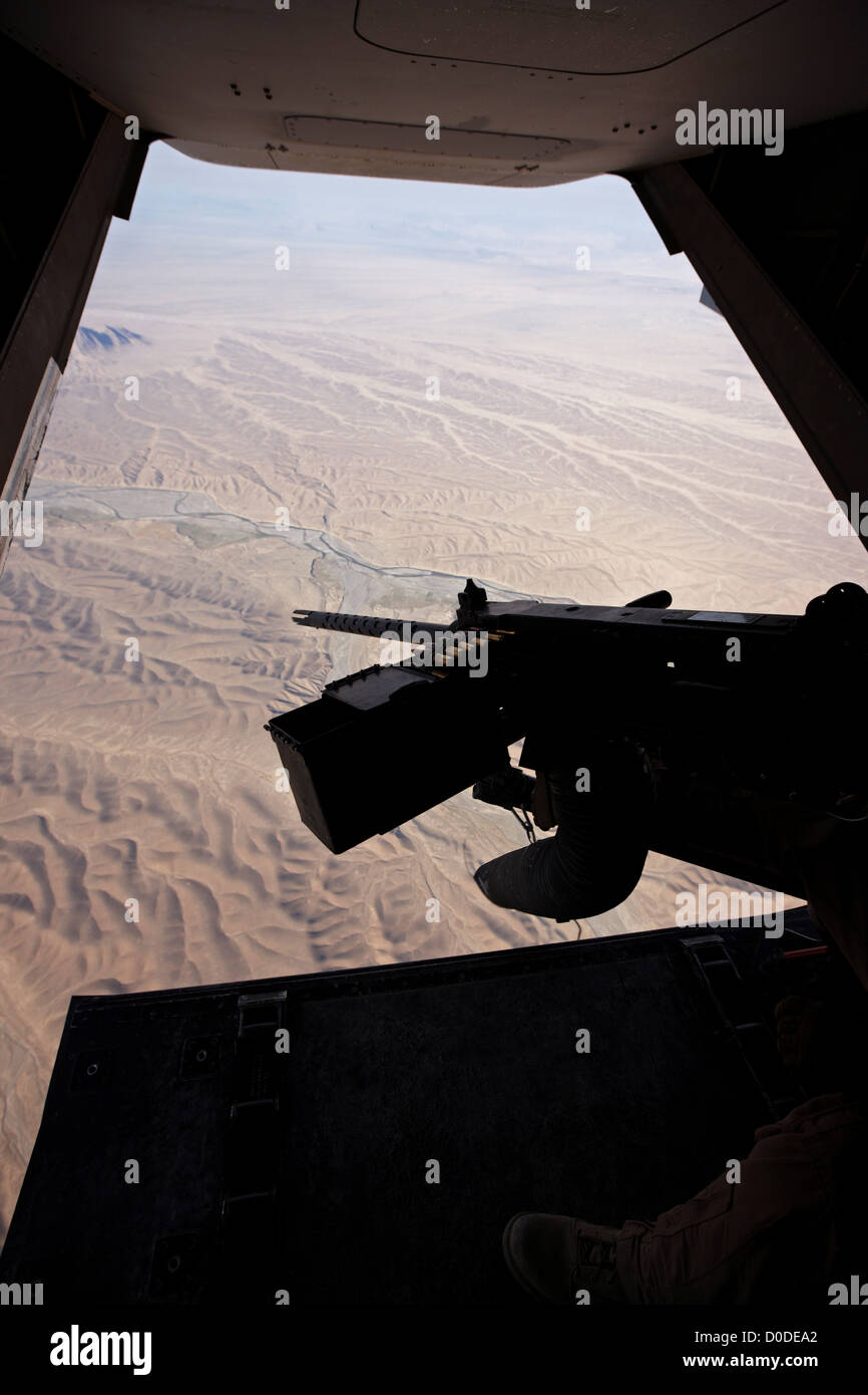 Eine Kaliber.50 Maschinengewehr montiert am Heckteil US Marine Corps MV-22 Osprey während Mission in der südlichen Provinz Helmand Stockfoto