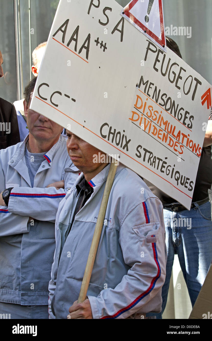 DEMONSTRATION PSA MITARBEITER IN FRONT CORPORATION HAUPTSITZ GEGEN SCHLIEßEN FABRIK IN AULNAY-SOUS-BOIS BEI TREFFEN Stockfoto