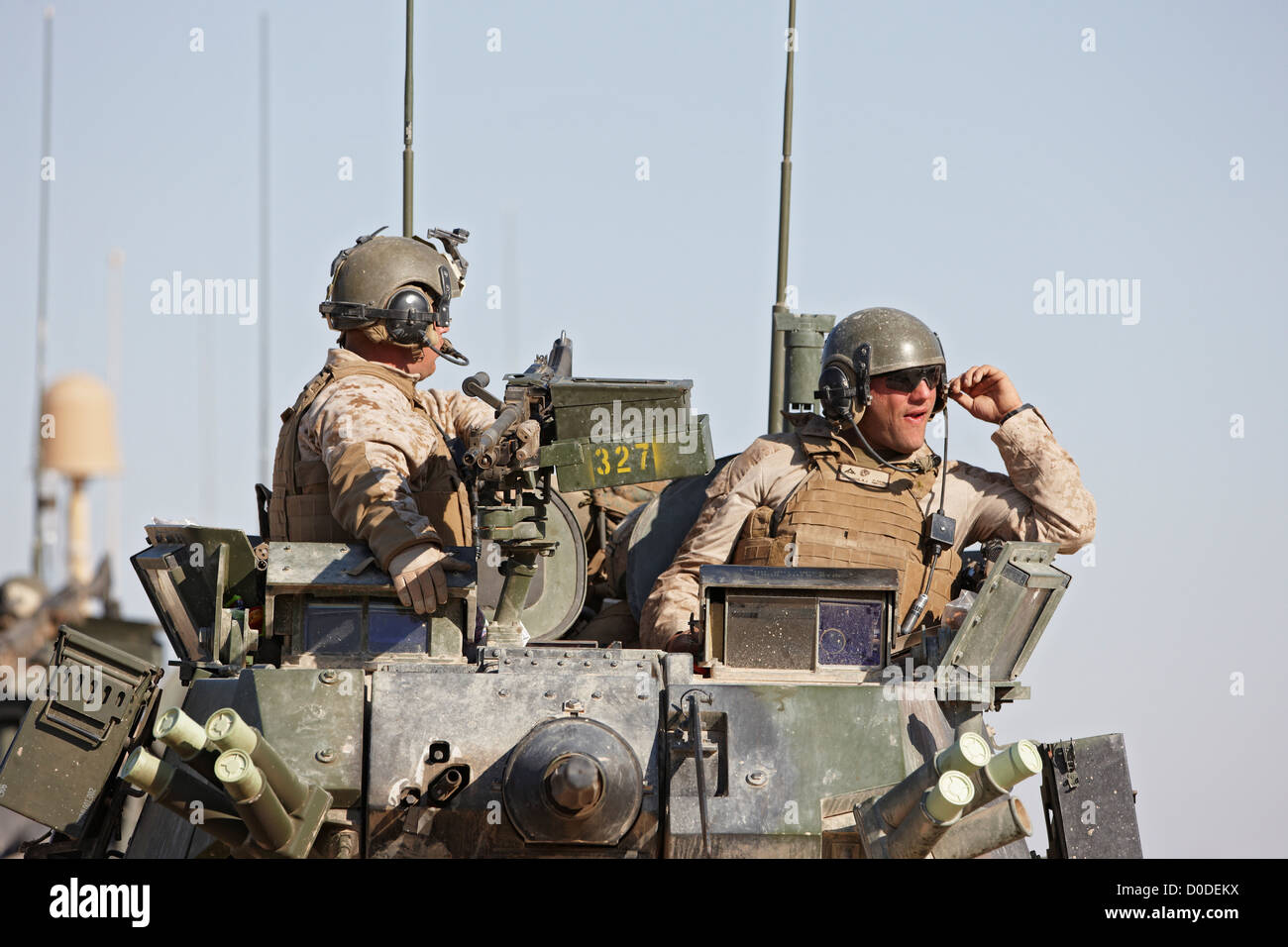 Ein US-Marines auf einer LAV-25, in der südlichen Provinz Helmand, Afghanistan. Stockfoto