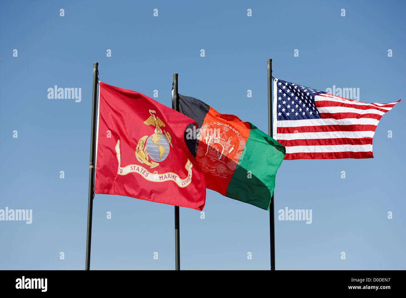 Fahnen USA islamische Republik Afghanistan United States Marine Corps fliegen combat Outpost im Süden Afghanistans Stockfoto