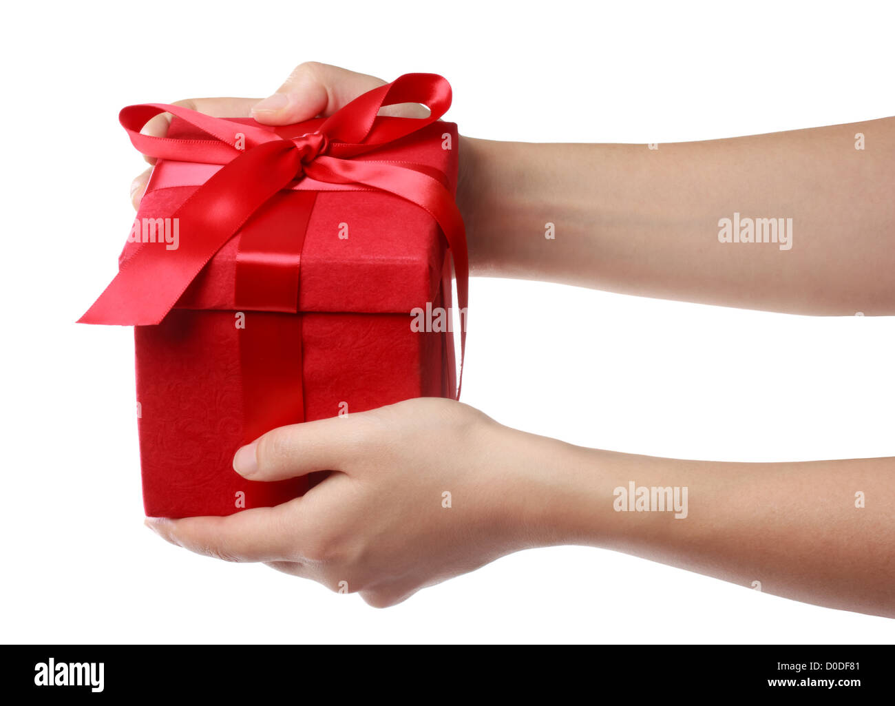 Frau mit einer roten Geschenkbox auf weißem Hintergrund Stockfoto