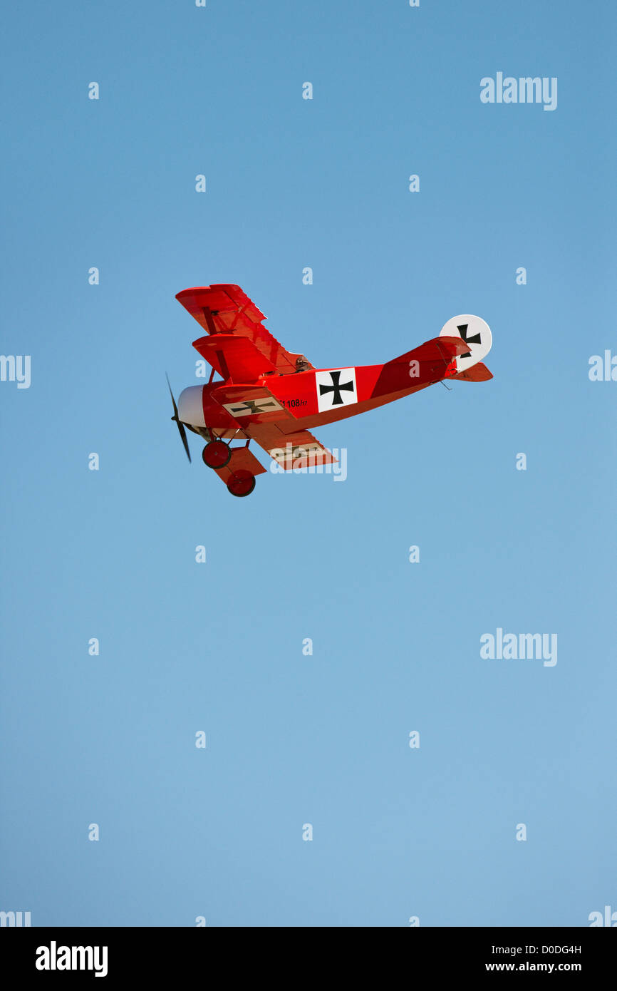 Ferngesteuerte Modell DR.1 Fokker Dreidecker Dreidecker bei einem Demonstrationsflug von Skala Modell Kampfflugzeugen. Stockfoto