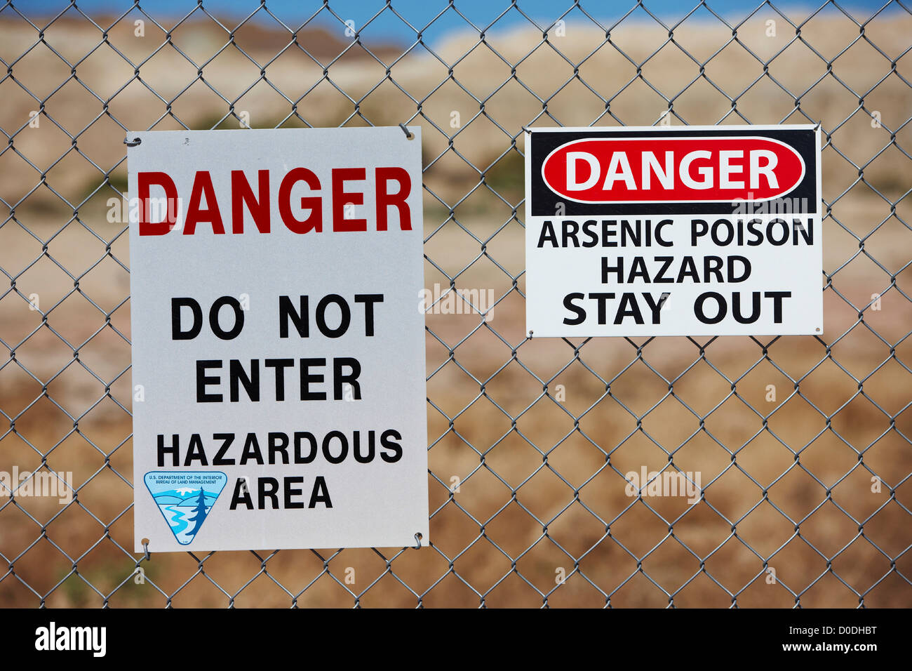 Gefahr Schilder Warnung von Arsen vergiften Gefahr, Kalifornische Wüste Stockfoto