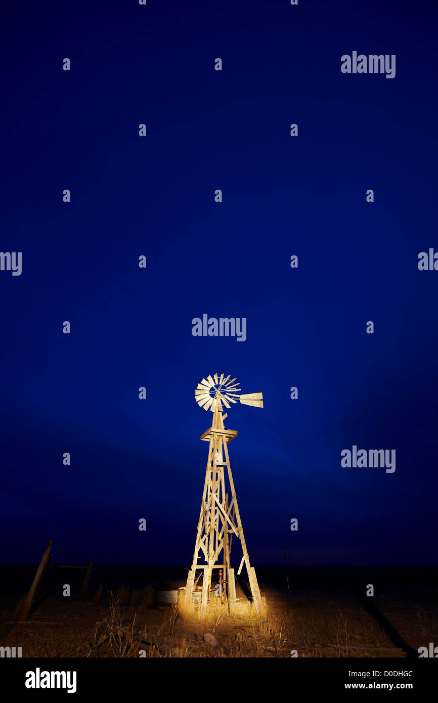 Windmühle in der Nacht, Colorado Stockfoto