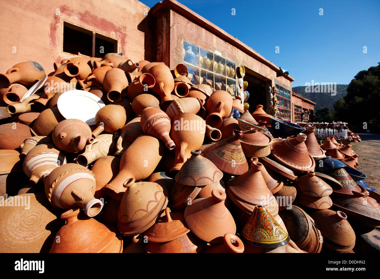 Haufen von Keramik, Atlasgebirge, Marokko Stockfoto