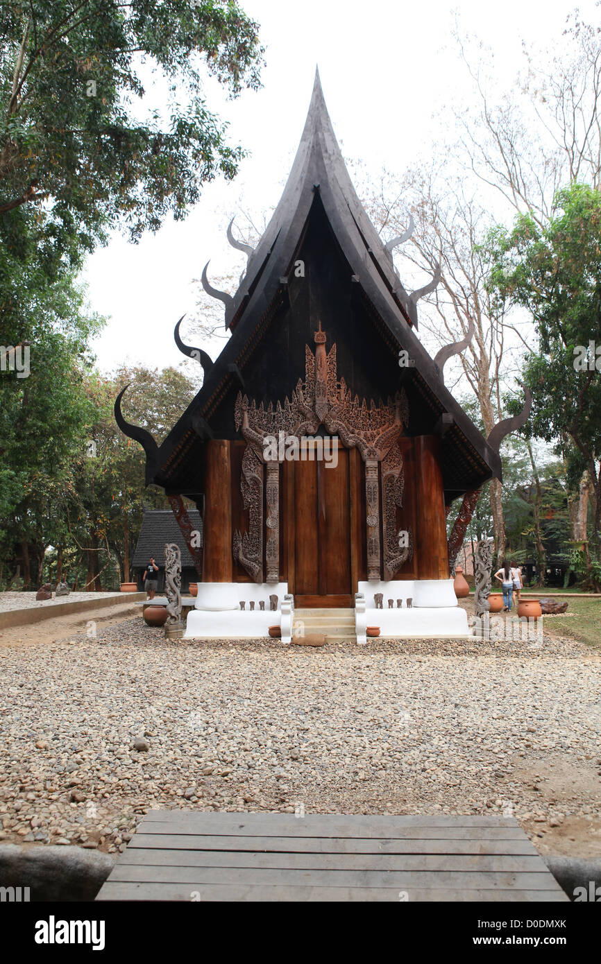 Baan Si Dum, 40 schwarze Häuschen mit den Werken von Nationalkünstler Thawan Duchanee, Provinz Chiang Rai, Thailand, Asien. Stockfoto