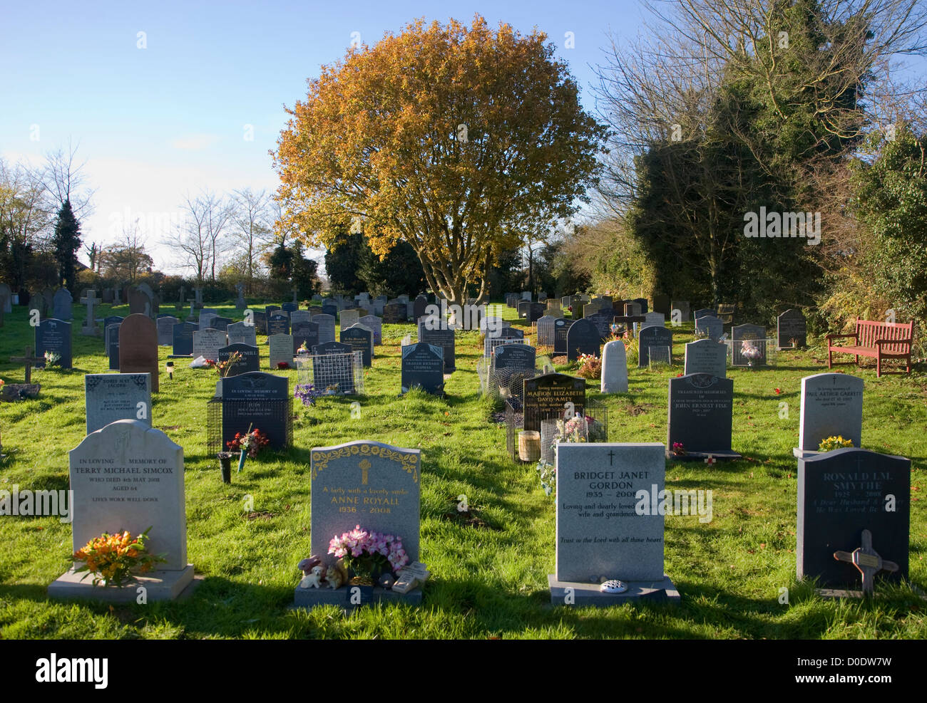 Grabsteine in ländlichen Friedhof, Reydon, Suffolk, England Stockfoto