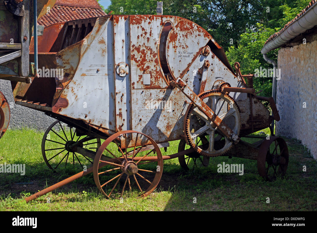 Antike landwirtschaftsausrüstung -Fotos und -Bildmaterial in hoher ...