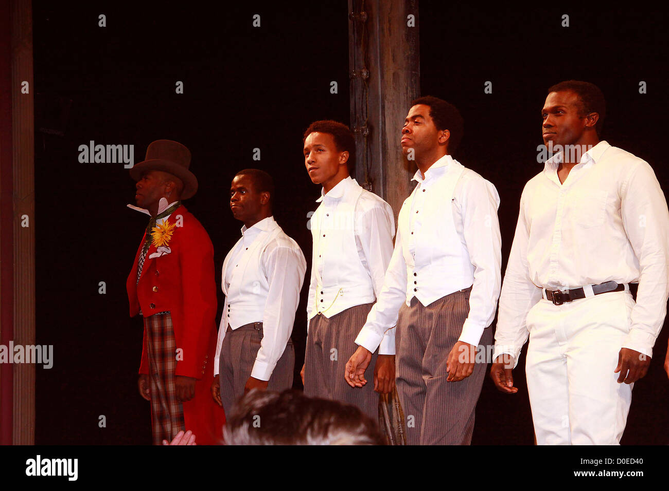 Werfen Sie Eröffnungsabend der Broadway-musical-Produktion "Scottsboro Boys" am Lyceum Theatre - Vorhang. New York Stockfoto