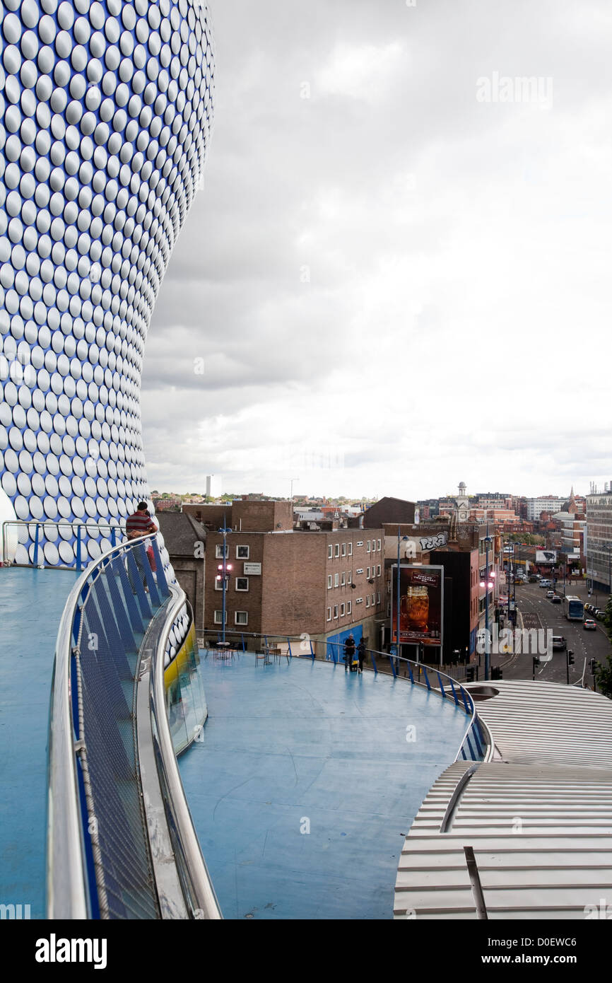 Paar neben dem Bullring Shopping centre, Birmingham Stockfoto