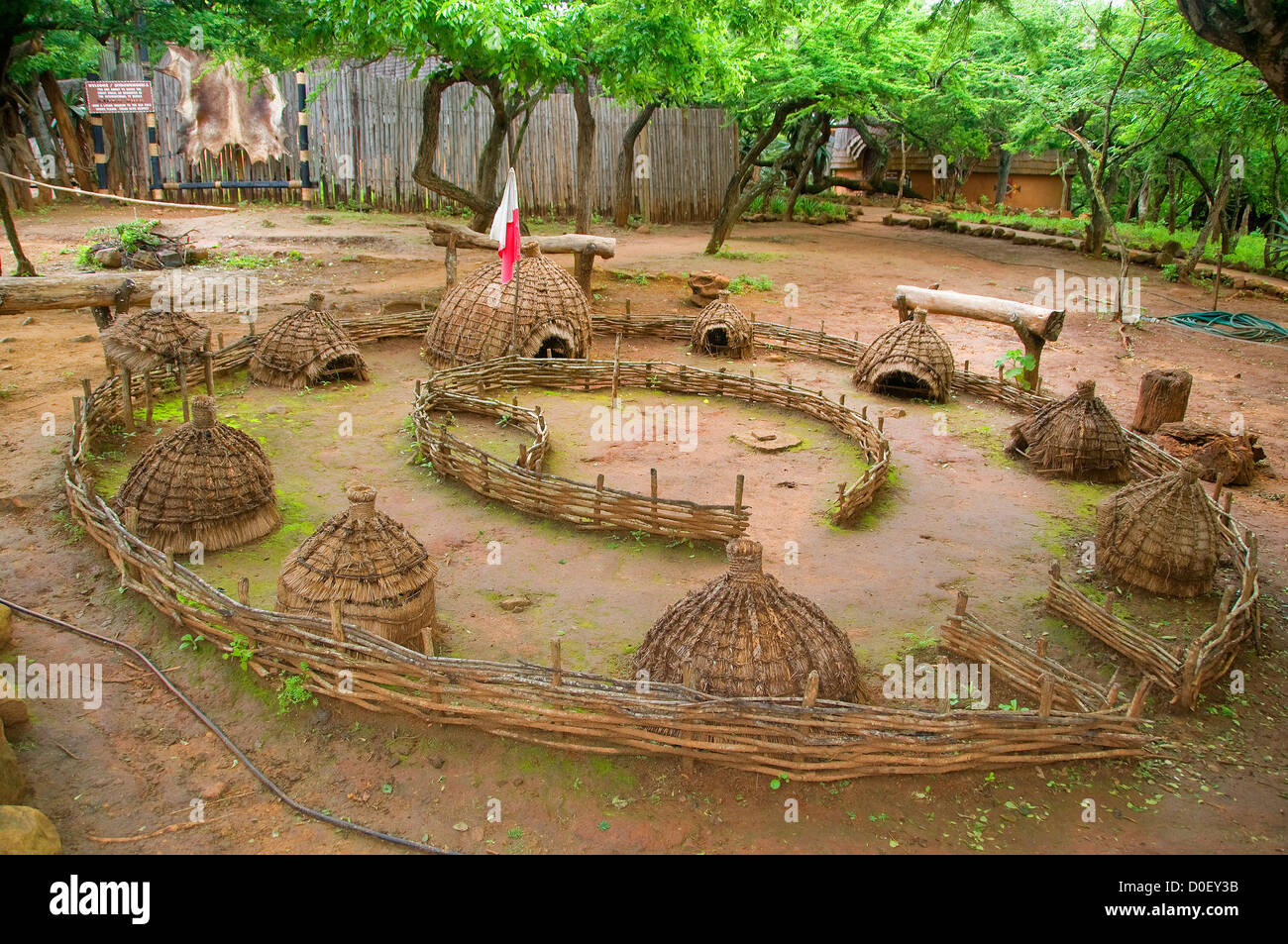Besucher Shakaland in KwaZulu Natal, Südafrika sollte das interessante Dorf und die Zulu-Kultur genießen. Stockfoto