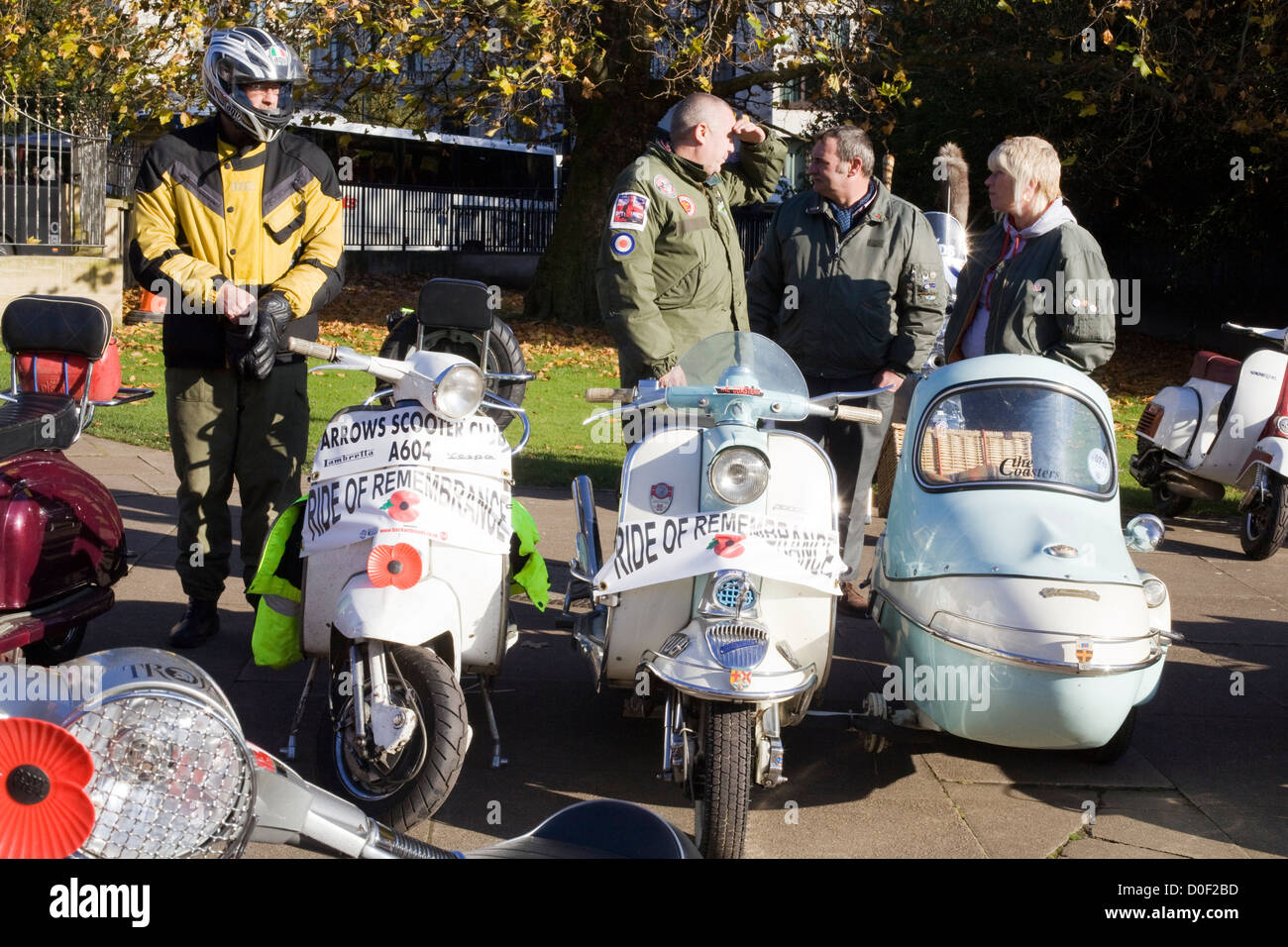 11.11.2012 Erinnerung, Regents Park Innenkreis Roller fahren Stockfoto