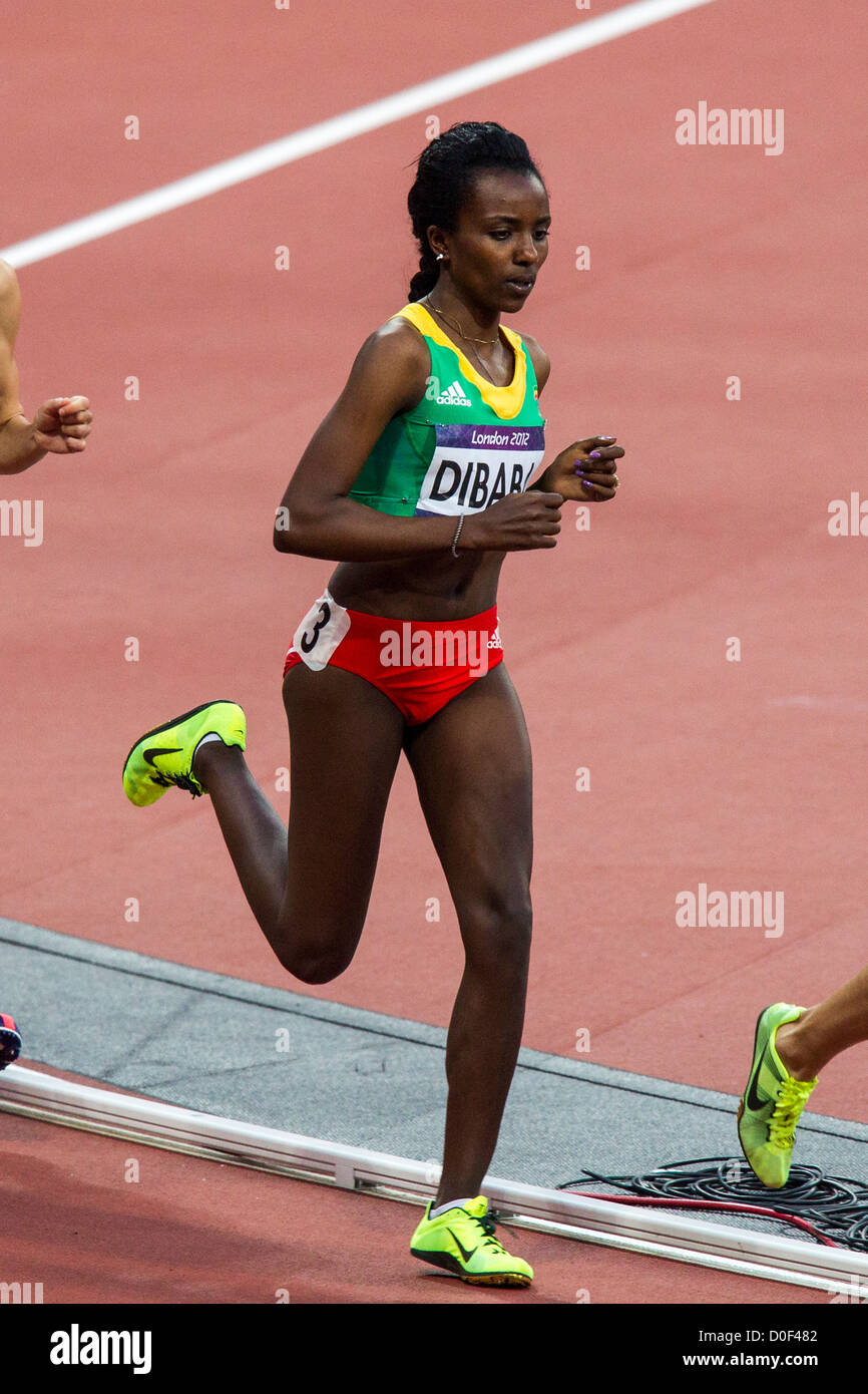 Tirunesh Dibaba (ETH) im Wettbewerb mit der Frauen-5000m-Finale bei den Olympischen Sommerspielen 2012 in London Stockfoto