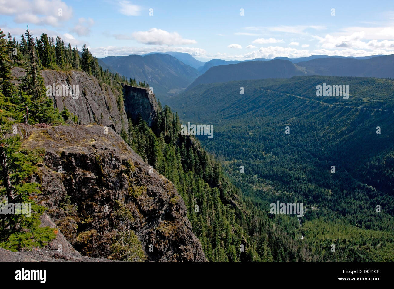 Malerische Aussicht auf Cruikshank Canyon von Lookout auf der Forbidden Plateau, Strathcona Park, Vancouver ist BC, Kanada im September Stockfoto