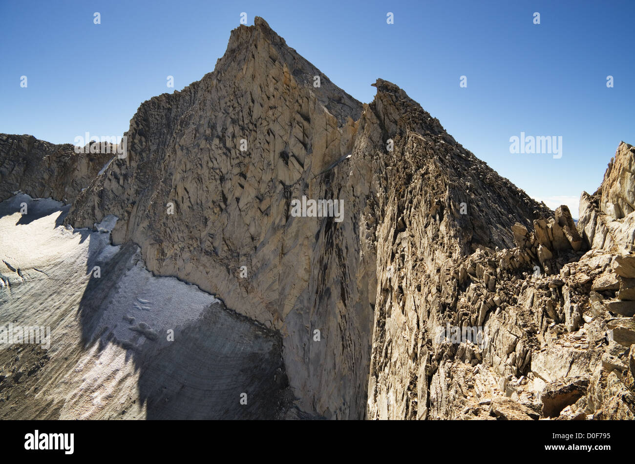 North Ridge of Mount Conness mit dem Norden Gesicht Felsen und Gletscher Stockfoto