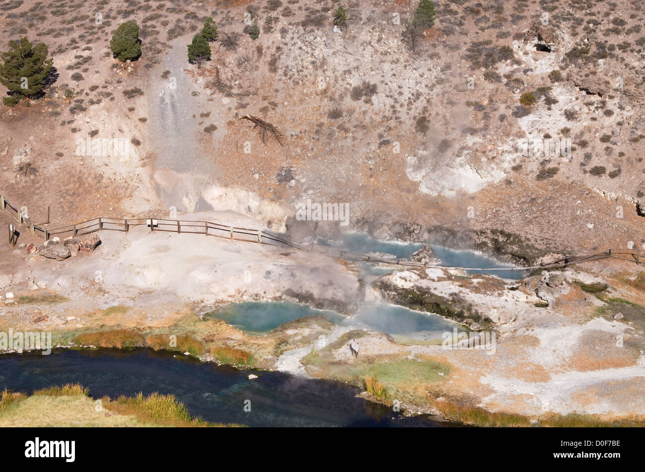 Hot Creek geothermische Website mit heißen Quellen und stream Stockfoto