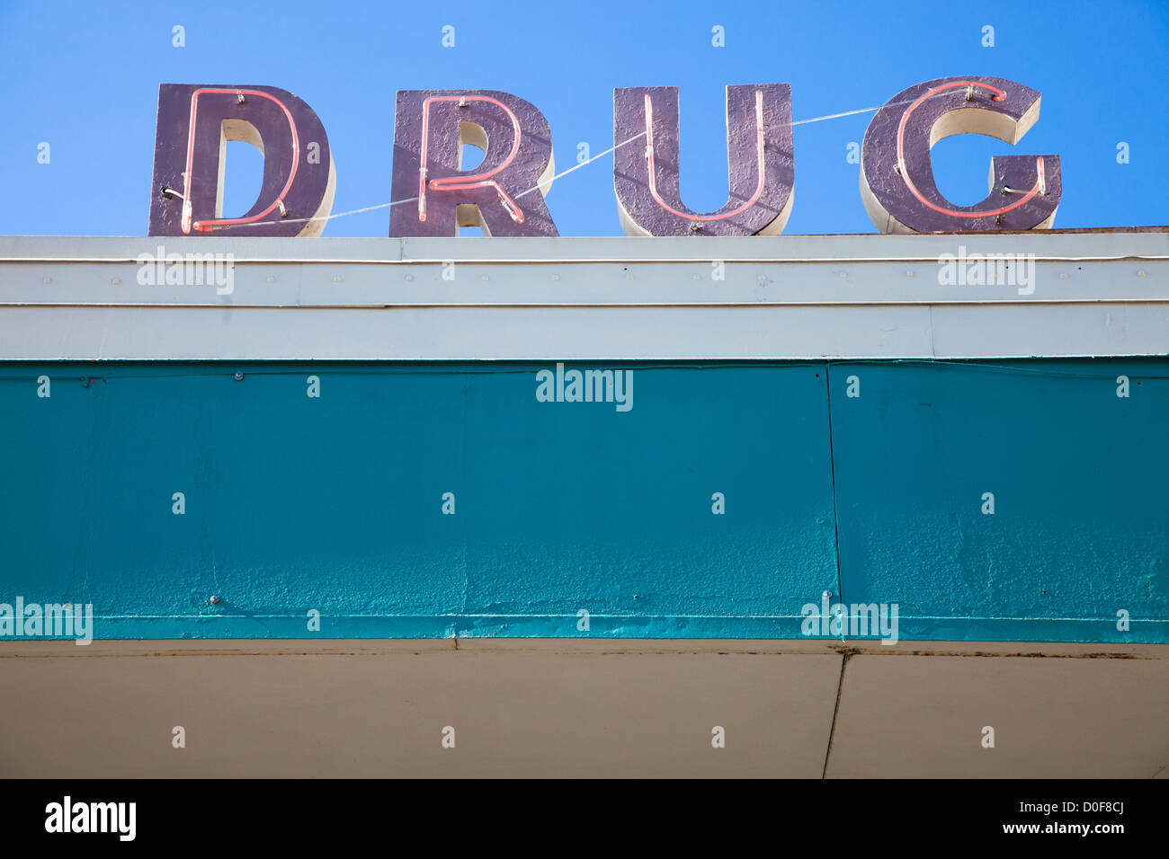 Das Wort Droge auf einem Neon unterzeichnen in Austin, Texas Stockfoto
