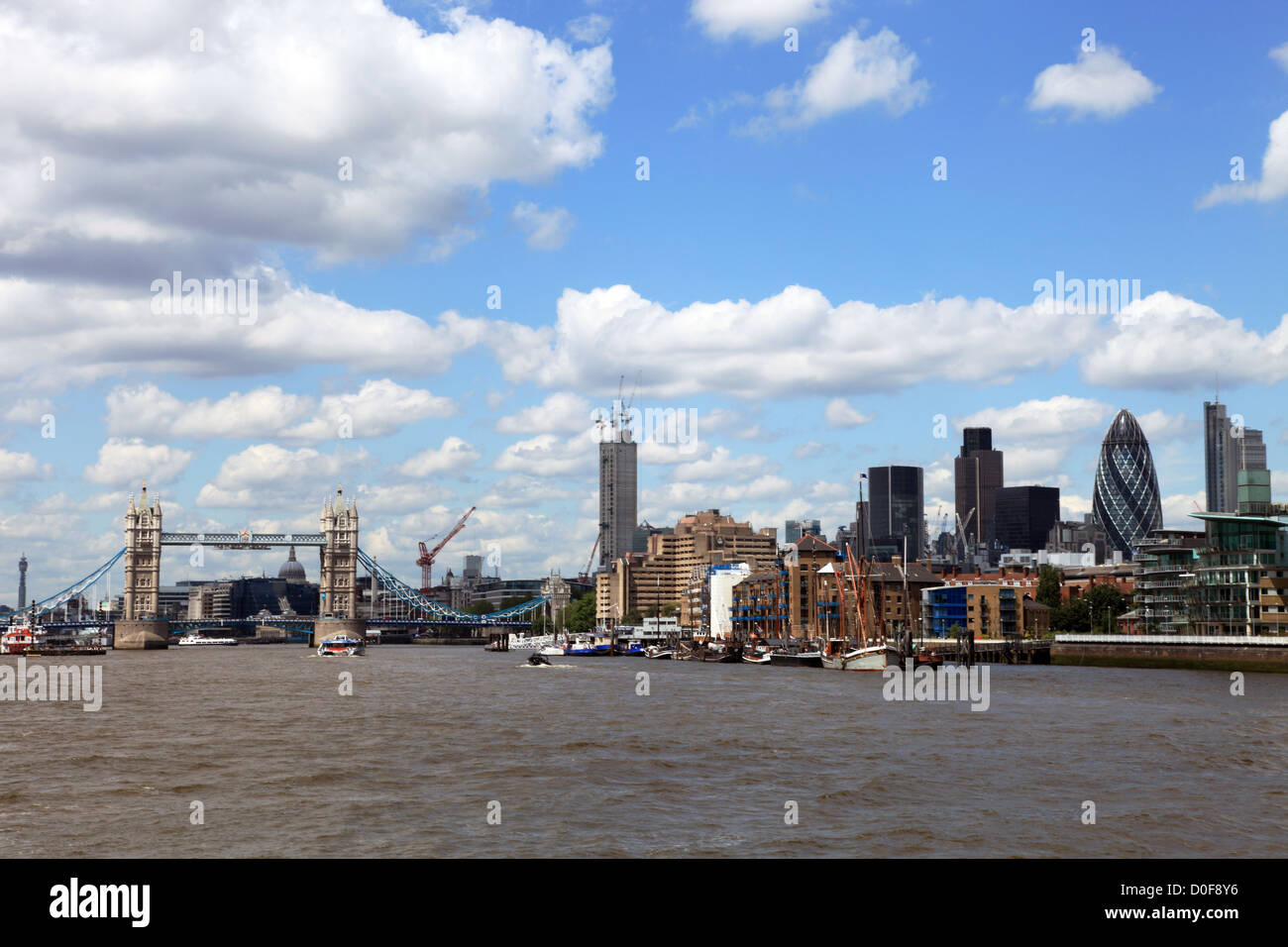 Themse und die Tower Bridge, London, England UK Stockfoto