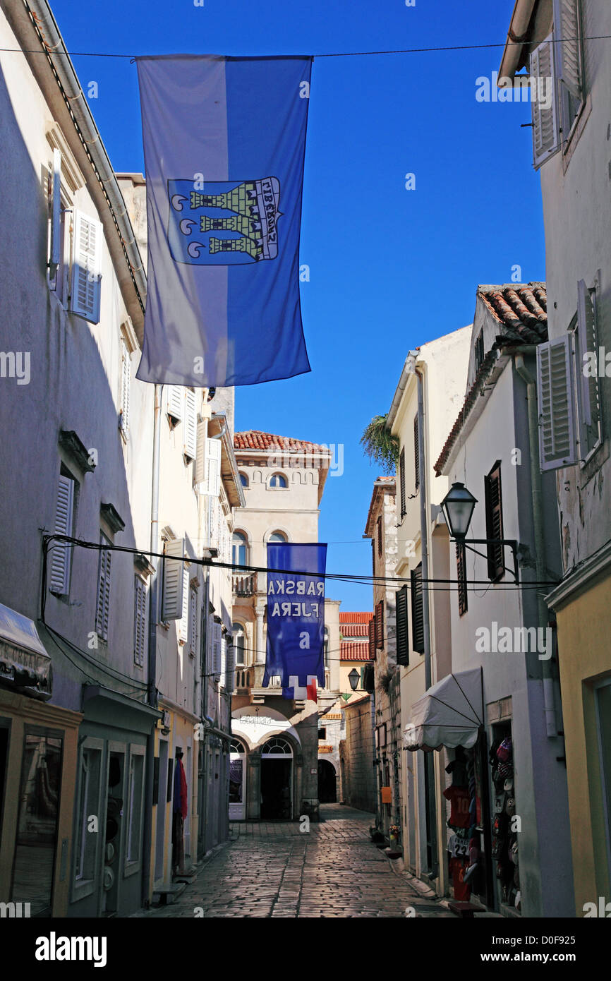 Straße in der Stadt Rab, Insel Rab, Kroatien Stockfoto