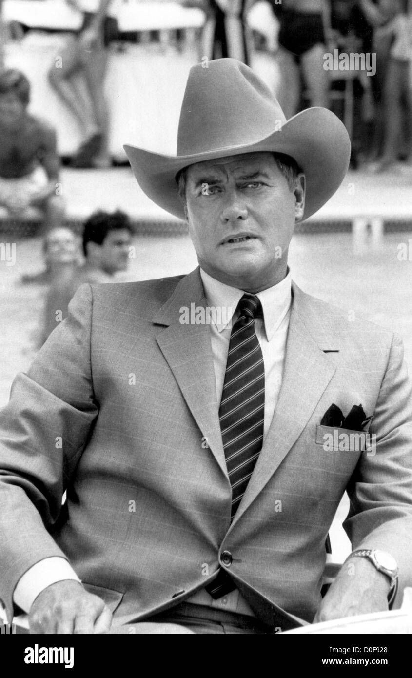 23. November 2012 - Schauspieler, Autor und Produzent Larry Hagman, der einer amerikanischen TV-höchste Bösewichte in die hinterhältigen, amoralischen Ölmann j.r. Ewing "Dallas" schuf, ist gestorben, er war 81. Hagman starb in einem Dallas-Krankenhaus an den Folgen von seinem Kampf mit Kehlkopfkrebs, zitiert eine Aussage von seiner Familie. Er litt an Leberkrebs und Leberzirrhose in den 1990er Jahren nach Jahrzehnten des Trinkens. Im Bild: Datei - Dallas.TV Film noch. Von CBS geliefert. (Kredit-Bild: © Globe Photos/ZUMAPRESS.com) Stockfoto