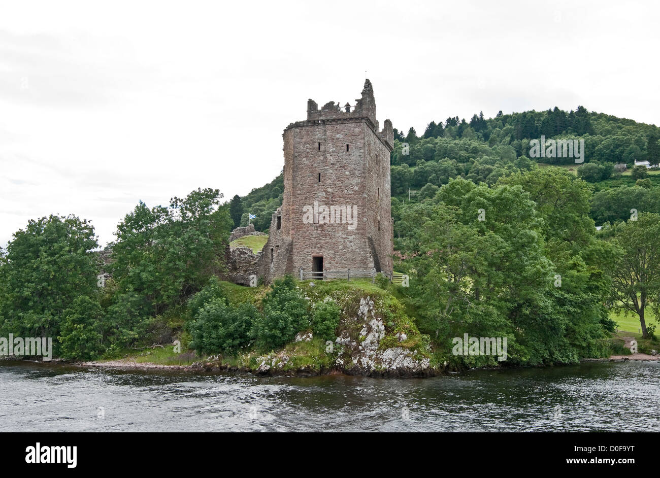 Berühmte schottische Ruine Urquhart Castle am Loch Ness in der Nähe von Drumnadrochit in Highland Schottland Stockfoto