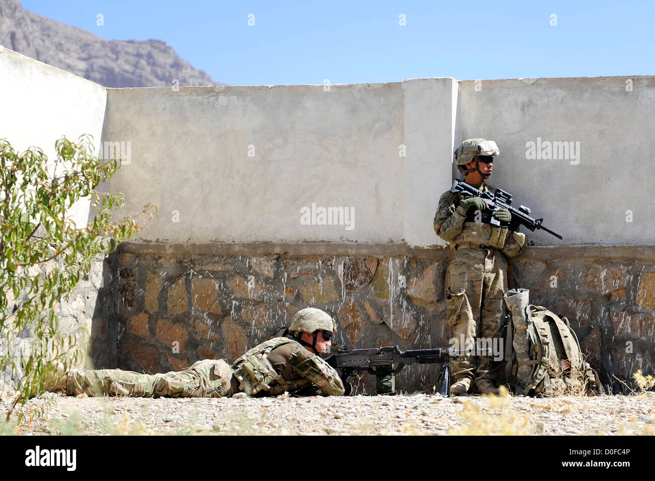 US-Armeesoldaten sichern eine Verbindung 26. September 2012 während einer Mission Pur Chaman District, Provinz Farah, Afghanistan. Die Mission ist die erste Zeit-Koalition, die Kräfte zum Bezirk Pur Chaman in mehr als einem Jahr gewesen. Stockfoto