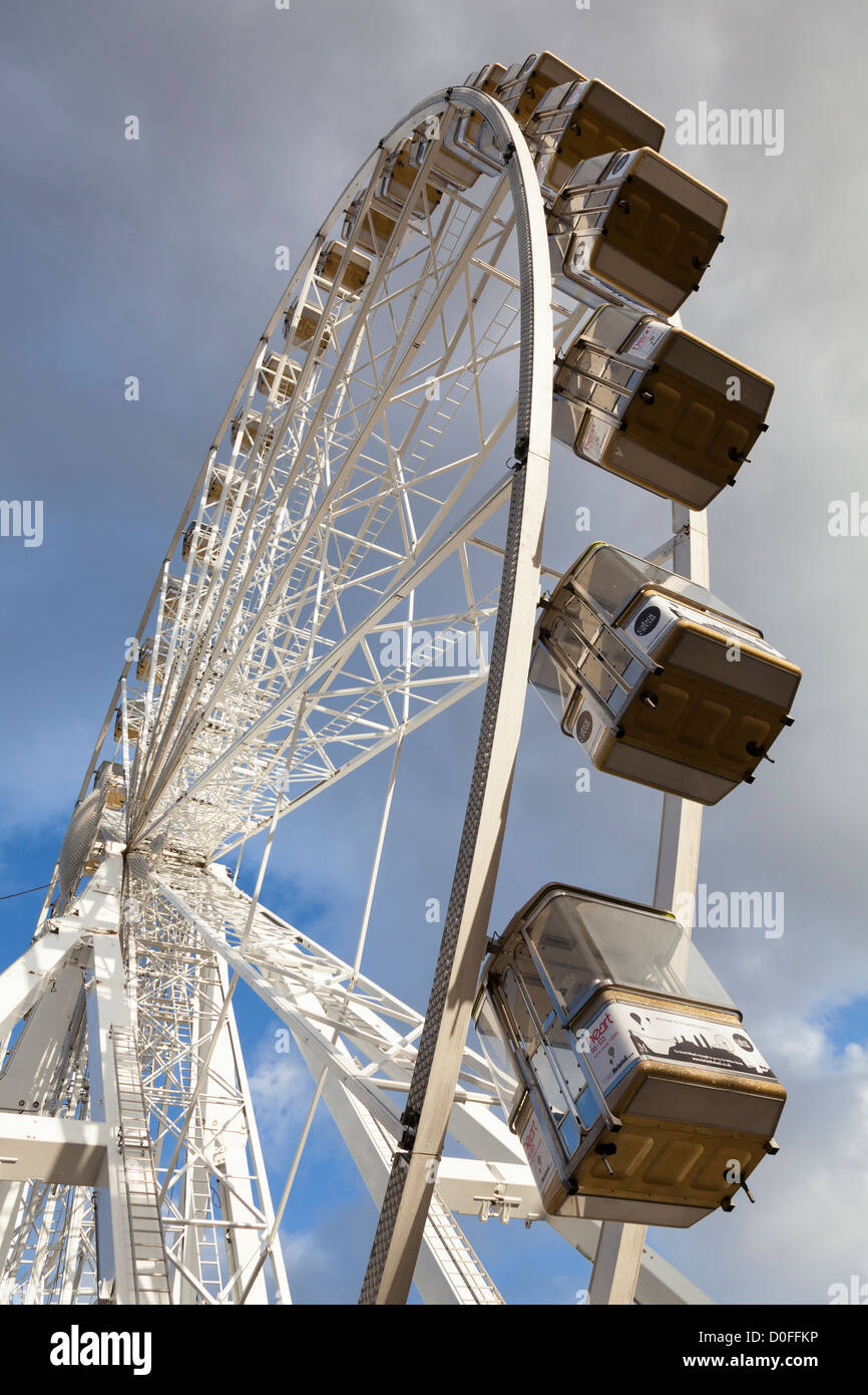 Große Riesenrad in der Mitte der Galerien Shopping Centre in Bristol England. Stockfoto