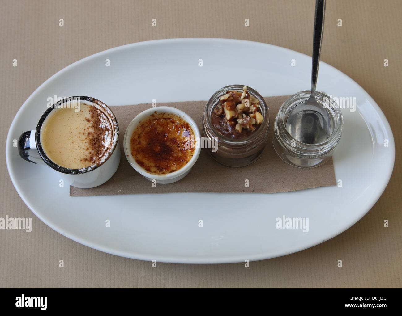 Dessert als Tasca da Esquina, Lissabon-Gourmet-Restaurant serviert Stockfoto
