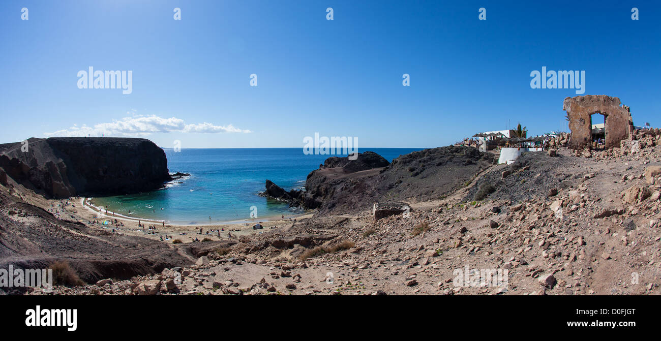 Playa de Papagayo, Lanzarote mit Restuarante Kiosko Las Arenas Stockfoto