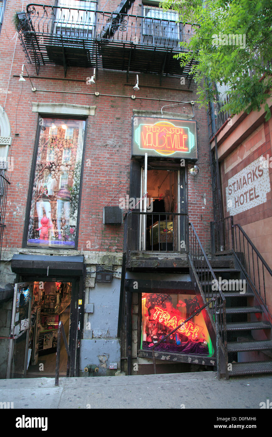 Papierkorb & Vaudeville, St. Marks Platz, Greenwich Village, East Village, Manhattan, New York City, USA Stockfoto
