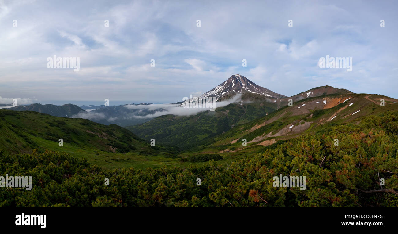 Vulkan Viluchinskiy. Panorama-Blick. Halbinsel Kamtschatka. Fernen Osten. Russland. Stockfoto