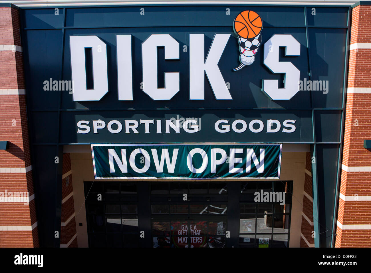 Ein Dick es Sporting Goods Ladengeschäft. Stockfoto