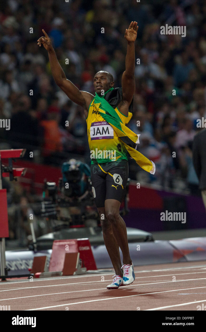 Usain Bolt nach dem Gewinn der Goldmedaille für Jamaika in der 4X100m-Staffel bei den Olympischen Sommerspielen 2012 in London Stockfoto