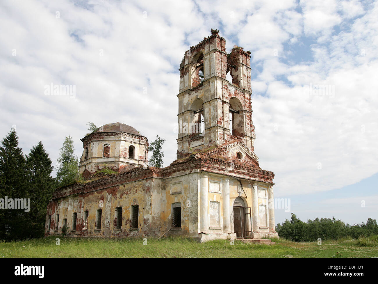 Die Ruinen der großen Kirche in Karelien, Russland Stockfoto Die Ruinen der großen Kirche in Karelien, Russland Stockfoto
